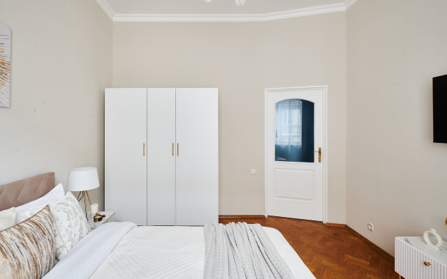GM Trekhkomnatnye Pryamo u Krasnoj Ploshchadii Apartments