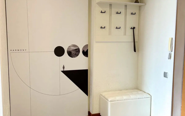 S Krugloy Krovatyyu Flat