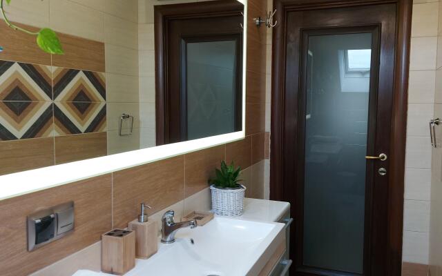 Art-Mansarda Khudozhnika Flat