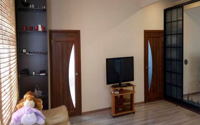 U Mosta Aleksandra Nevskogo Flat