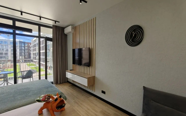 Pikasso Studiya U Morya Flat