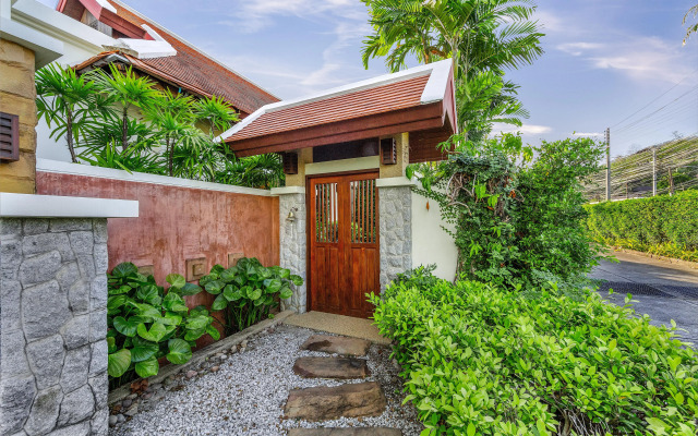 Toba Baan Bua Estate Naiharn Beach Villa