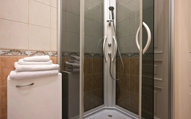 912 U Anichkova Mosta №2 Apartments
