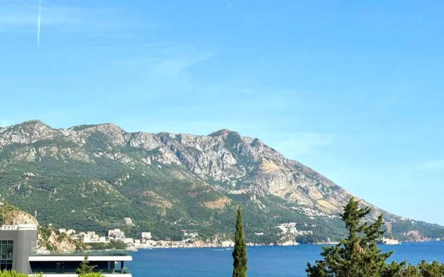 Anora Hotel