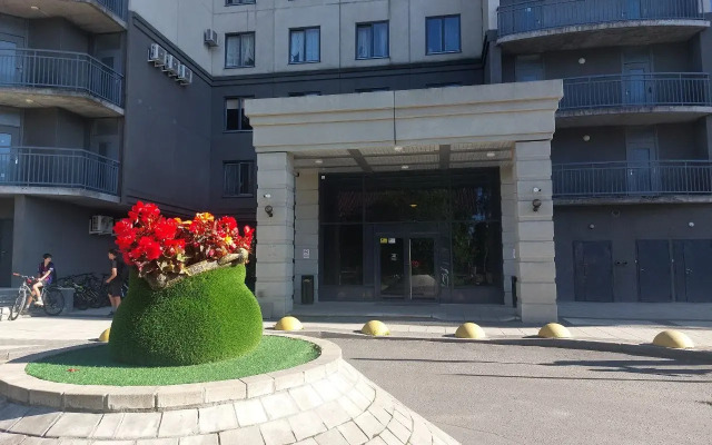 Olivinn S Potryasayushchim Vidom Iz Okna Apartaments