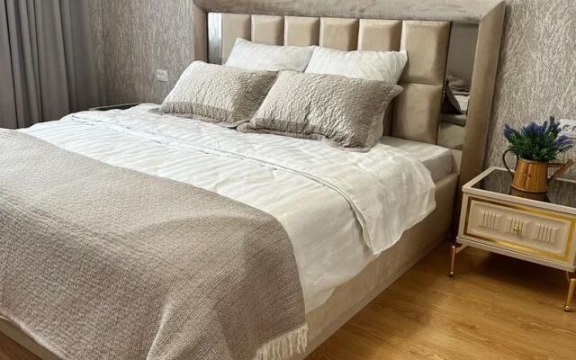 Na Chkalova 37 S Vidom Na Gory Apartment