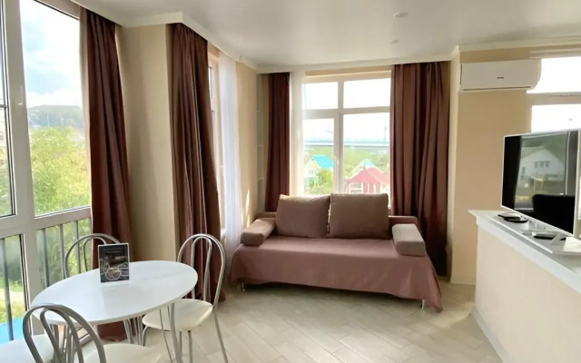 Studiya S Balkonom Alax Naprotiv Delta Sirius Apartments