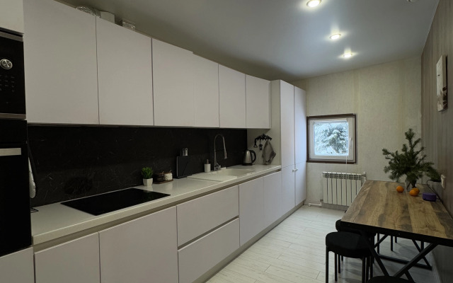 Частный дом с видом на лес и горы