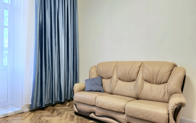 Na Naberezhnoy Volgi Flat