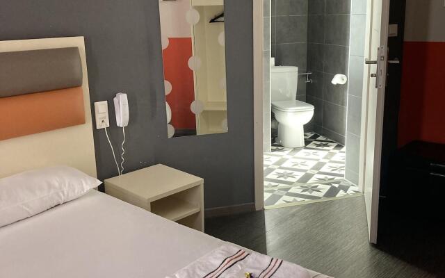 Отель Adonis Hotel Strasbourg