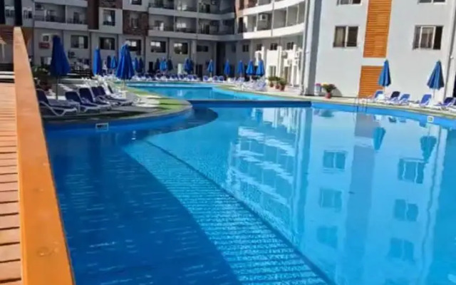 Апартаменты Tiba Golden Resort с личным пляжем