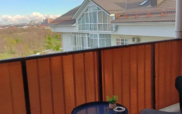 Studiya na mansarde v Nemetskoy derevne ryadom s ozerom Flat