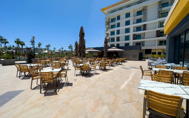 Qoople Azura World S 16 Apartments