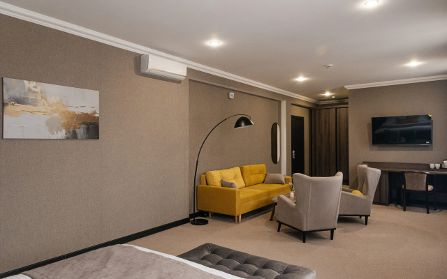 Отель Alex Royal