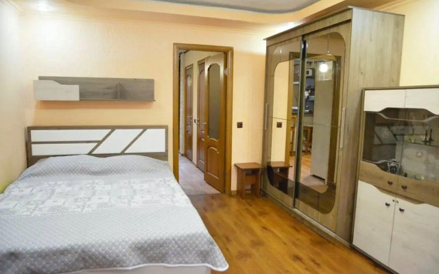 Апартаменты на улице Лазарева 42