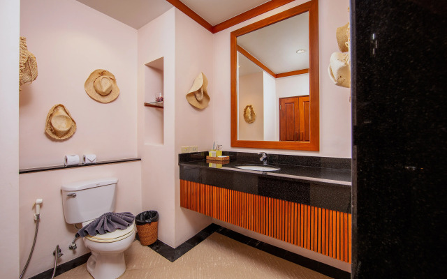 Toba Baan Bua Estate Naiharn Beach Villa