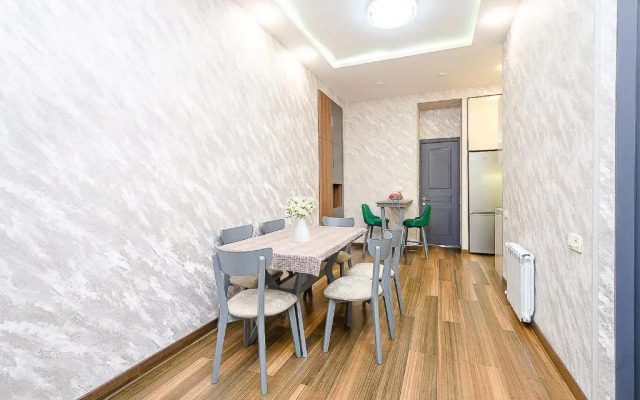15 Prekrasnaya S Novym Remontom V Tsentre Goroda Flat