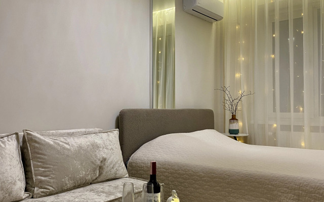 Lux U Metro Grushevkа Apartment