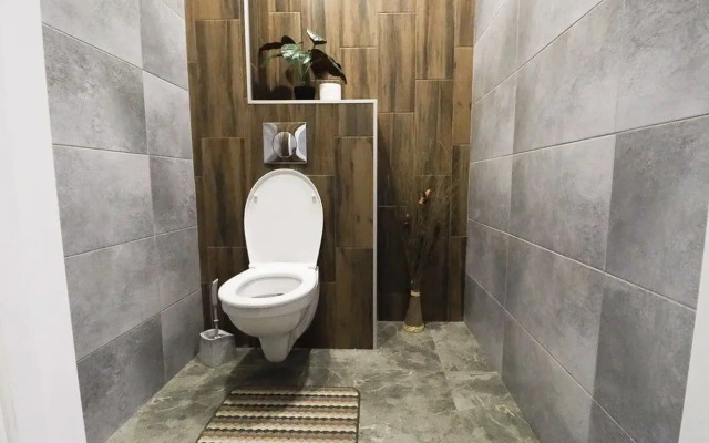 3-kh Komnatnaya V Oruzheynoy Stolitse Flat