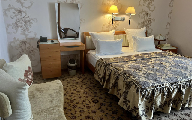Renessans Hotel