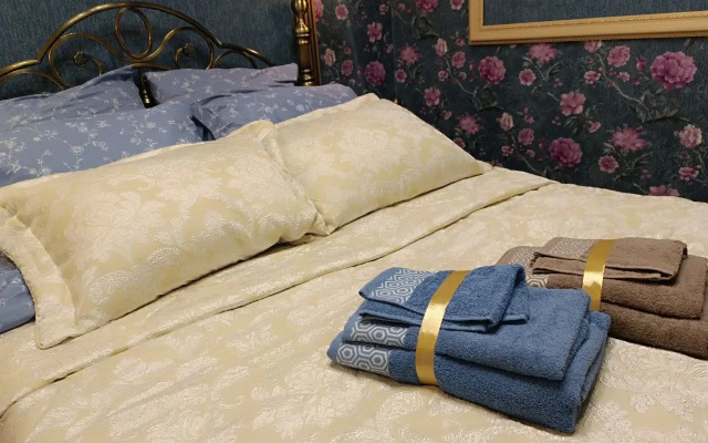 Uyutnaya dvukhkomnatnaya s konditsionerom Ermitazh Flat
