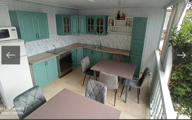 Arina Guest house
