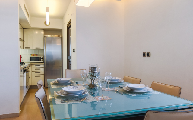 Comfort & Balcony By Feelhome Apartments