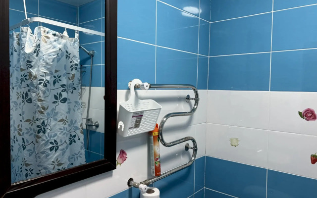 075 Dvukhkomnatnaya V Tsentre Flat