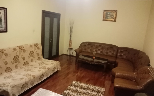 S 2-ya Spalnyamii Kukhney Flat