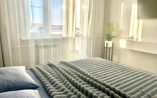 Solnechnaya Kvartira S Vidom Na Reku Flat
