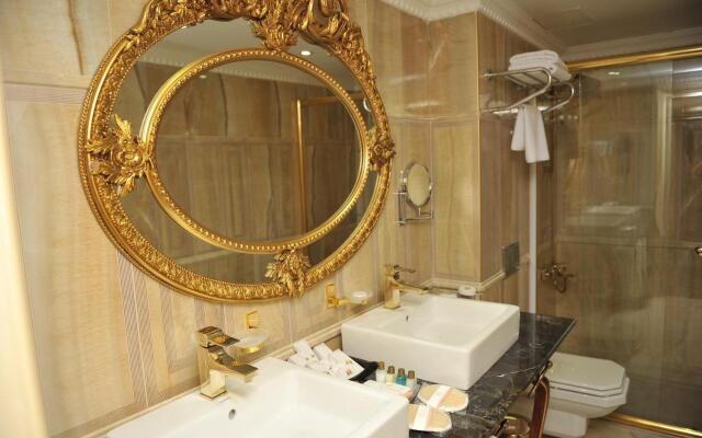 Intourist Palace Hotel