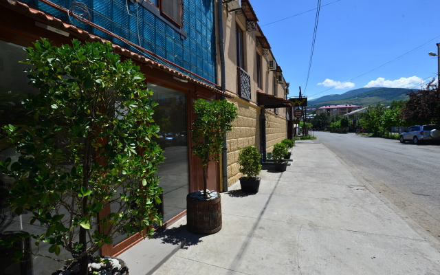 Shin Hotel