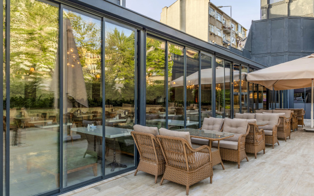 Porta Romanos Hotel