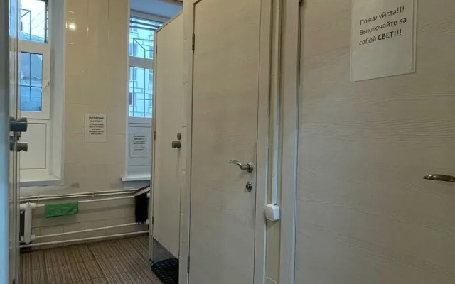 Mir Na Baumanskoy Hostel