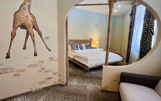 Tweed OTO Hotel