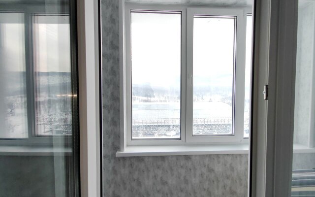 Sovremennaya studiya s vidom na Gorny Vozdukh Flat