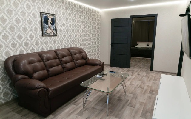 Na Leninskom Prospekte 36 Flat