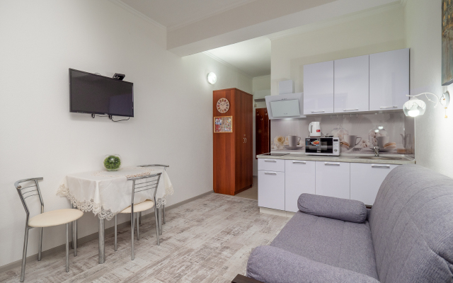 U Morya S Basseinom ZhK Solnechnyij apt34 Apartment