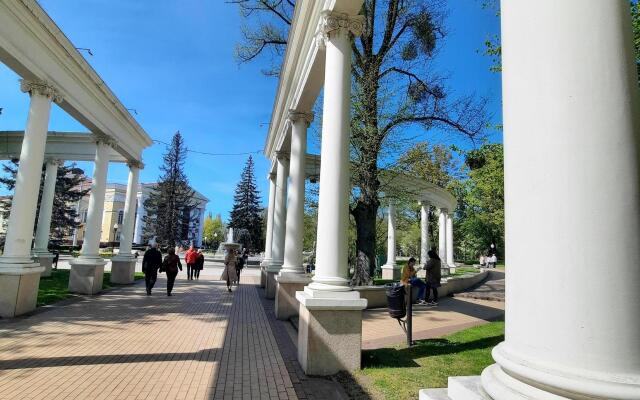 Na Kosmonavta Leonova 36a Apartments
