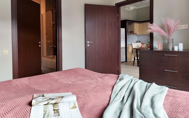 Uytnoe Gnesdyshko S Vidom Na Gory Flat