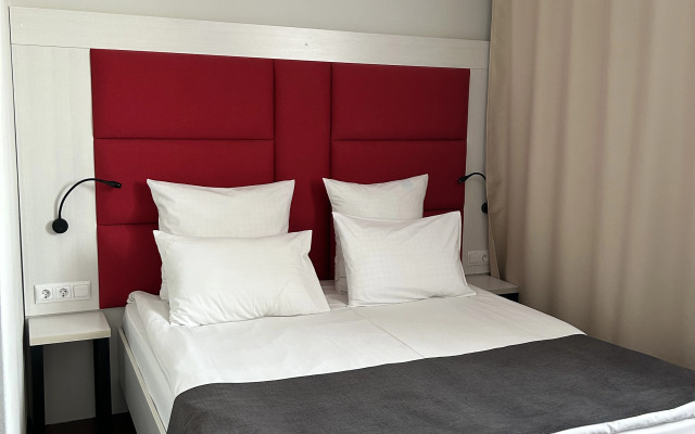 Отель RedFox в центре