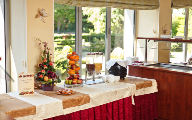 Отель Раушен