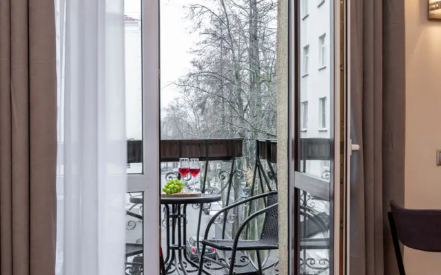 Prostornye Ryadom S Ploschadyyu Pobedy Apartments