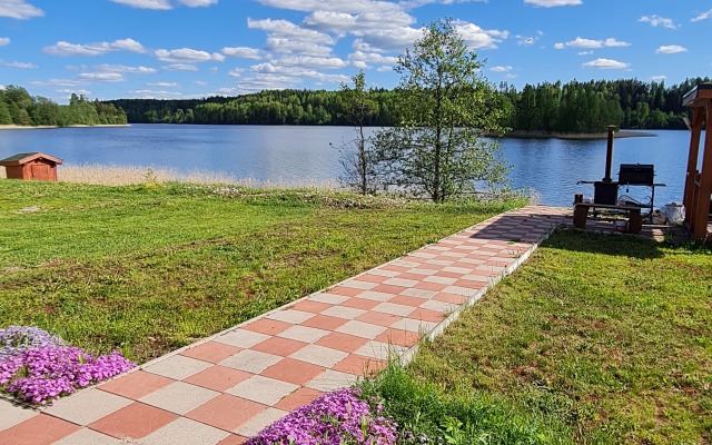 Semenyij Domik U Ozera V Karelii