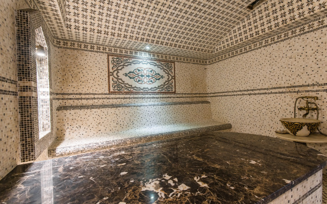 Huayue Mansion Hotel