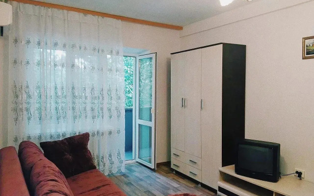 Uyutnaya Kvartira Na Prospekte Stachki Flat