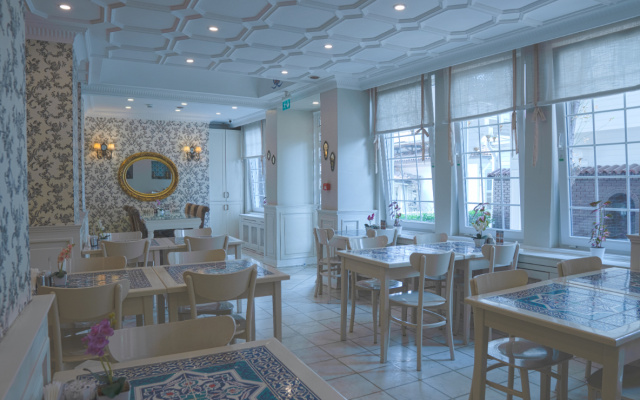 Avicenna  Sultanahmet