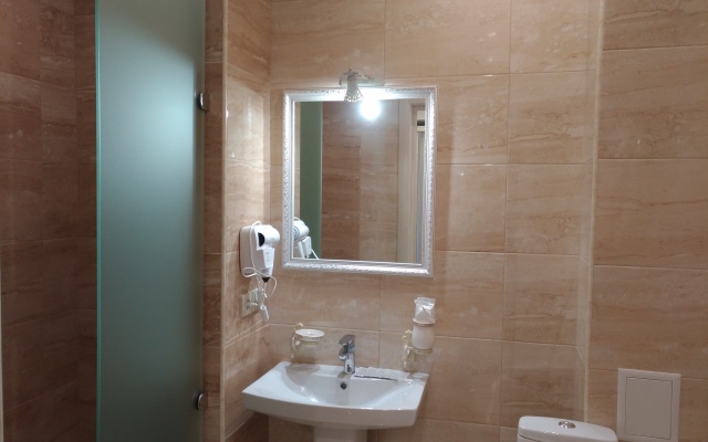 8 Avenyu Hotel