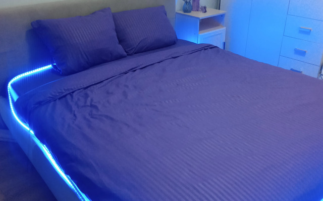 V Novom Dome Flat