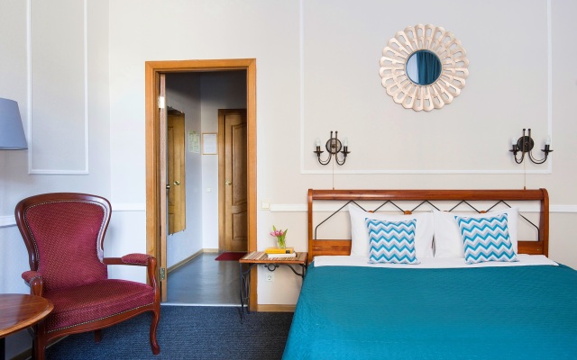 Отель Искра